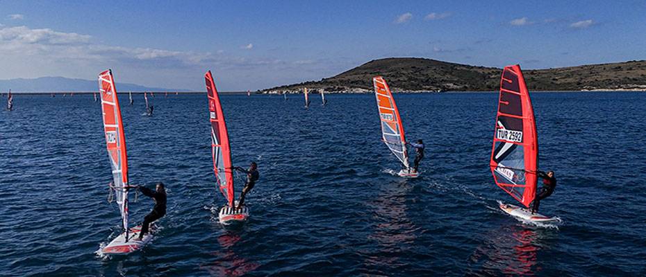 Foça’nın rüzgârı spor turizmini güçlendiriyor - Haberi Oku