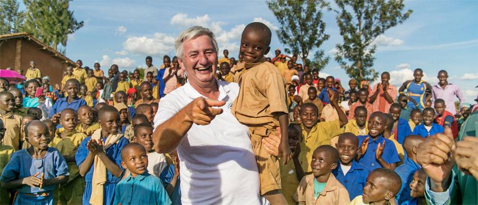 Zum 30-jährigen Jubiläum initiiert die TVG zusammen mit FLY & HELP ein Schulprojekt in Afrika - Lesen Sie die Nachrichten