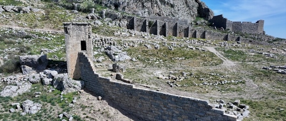 Sillyon'un Büyük İskender'e geçit vermeyen surları ayağa kaldırıldı - Lesen Sie die Nachrichten?>