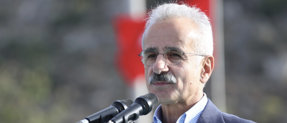 Bakan Uraloğlu, Bakü-Tiflis-Kars Demir Yolu Hattı'nın açılış törenine katılacak - Haberi Oku