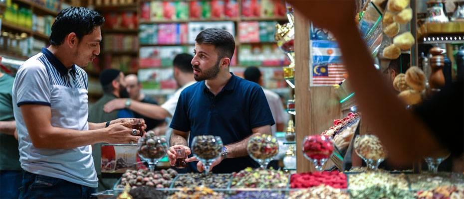 Mısır Çarşısı yaklaşık 400 yıldır İstanbul ticaretinin simgesi olmayı sürdürüyor - Lesen Sie die Nachrichten?>