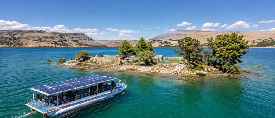 Atatürk Baraj Gölü’nde güneş enerjili tekneyle dört ili keşif - Lesen Sie die Nachrichten?>