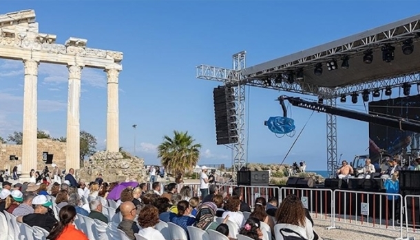 Apollon Tapınağı'nda Girit ve Türk müzikleri seslendirildi