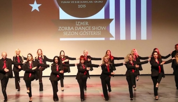 İzmir'de Yunan rüzgarı: Kakapedia’dan muhteşem dans geçesi