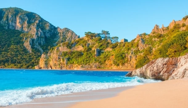 Feiner Sand und blaues Meer in der Türkei - Lesen Sie die Nachrichten