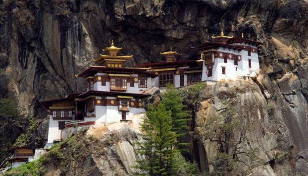 Gebeco startet neue Bhutan-Kleingruppenreise mit Teilnahme an traditionellem Klosterfest