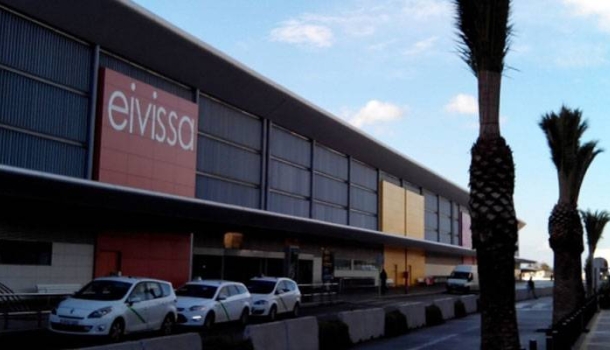 Ibiza yaz sezonunda daha az uçuş, daha fazla yolcu kapasitesi