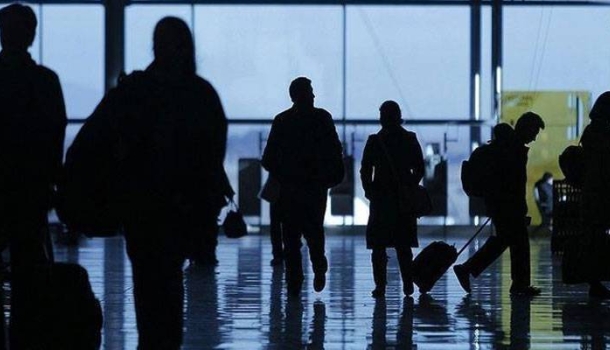 IATA’dan yolculara uyarı: ‘Valizi değil, hayatı kurtarın’ - Haberi Oku