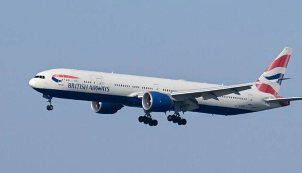 Tokyo'da British Airways uçağında akıllı telefon alev aldı