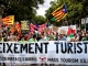 Жители Барселоны протестуют против массового туризма