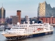 Hochsee-Kreuzfahrtschiff MS »Hamburg« fährt auf drei Flüssen
